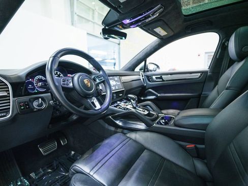 Used 2020 Porsche Cayenne Turbo AWD/4WD image 4