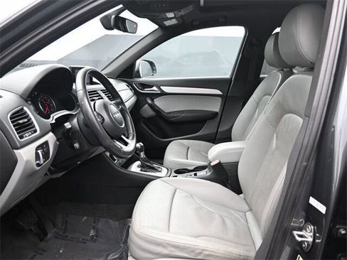 Used 2018 Audi Q3 2.0T Premium image 11