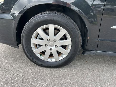 Used 2014 Chrysler Town & Country Touring image 46