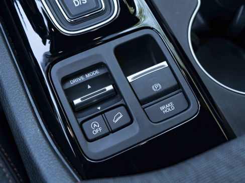 Used 2025 Honda Pilot Sport image 29