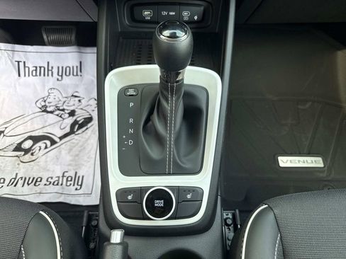 Used 2024 Hyundai Venue Limited image 24