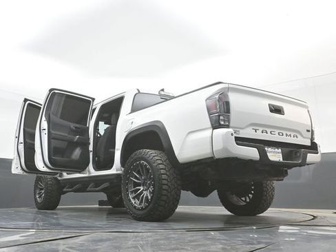 Used 2019 Toyota Tacoma TRD Off-Road w/ Technology Package AWD/4WD image 52