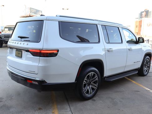 Used 2024 Jeep Wagoneer L Series II w/ Flexible Seating Group image 5