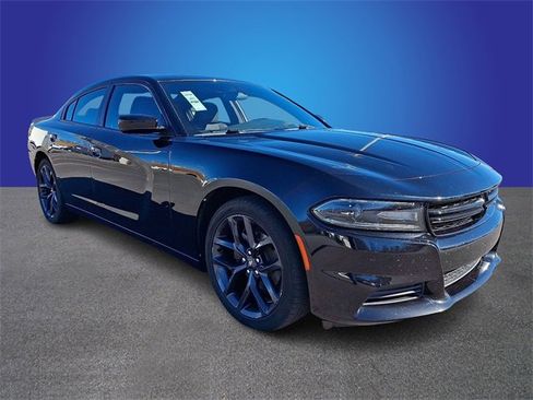 Used 2020 Dodge Charger SXT w/ Blacktop Package image 3