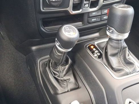 New 2025 Jeep Gladiator Sport image 25