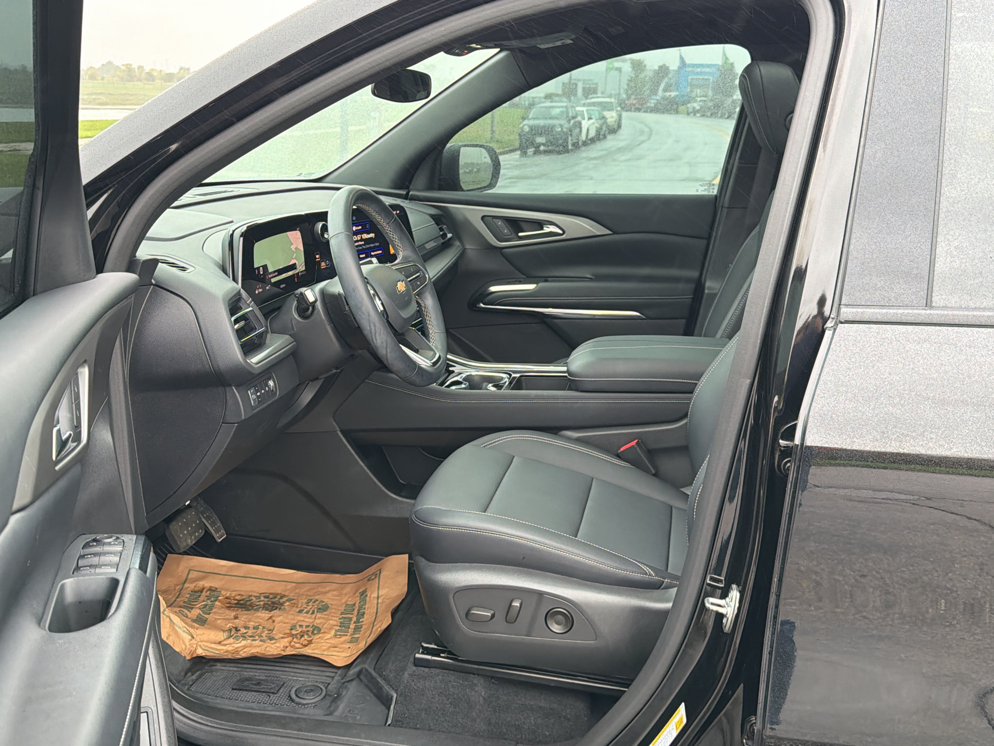 Used 2025 Chevrolet Traverse LT w/ Sun and Wheel Package AWD/4WD image 13