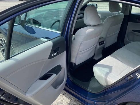 Used 2017 Honda Accord EX image 22