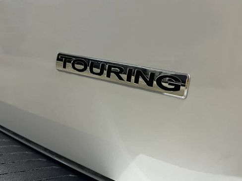 New 2026 Honda Odyssey Touring image 7