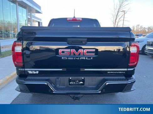 Used 2023 GMC Canyon Denali image 7