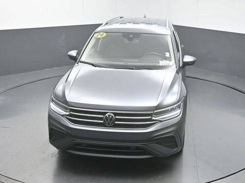 Used 2024 Volkswagen Tiguan SE FWD image 45