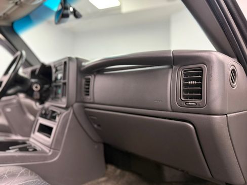 Used 2003 Chevrolet Avalanche 4x4 w/ Suspension Package, Off-Road image 54