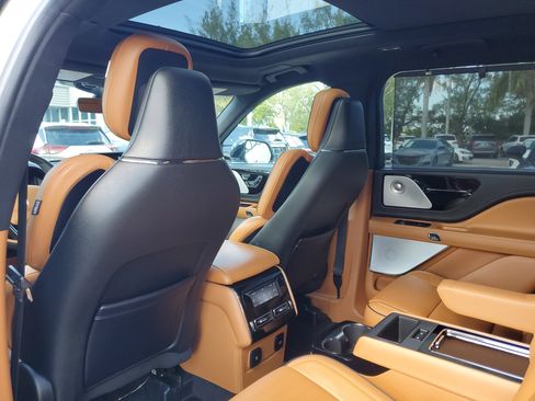 Certified 2023 Lincoln Aviator Black Label image 11