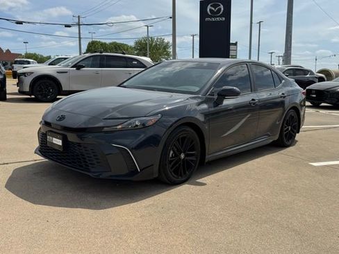 Used 2025 Toyota Camry SE w/ Convenience Package FWD image 3