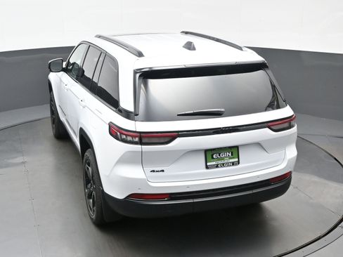 New 2025 Jeep Grand Cherokee Altitude AWD/4WD image 20