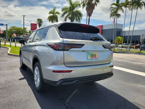 Used 2026 Mitsubishi Outlander ES FWD image 4