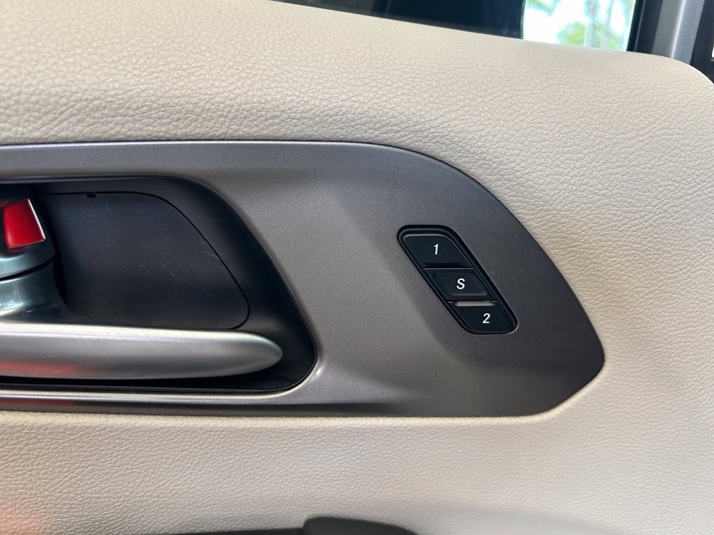 Used 2024 Chrysler Pacifica Touring-L FWD image 38