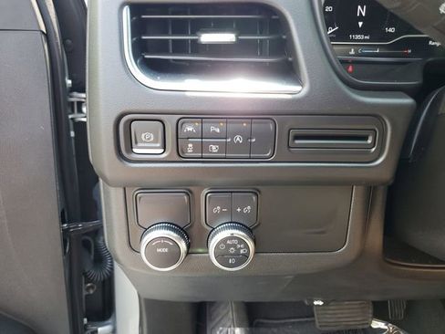 Used 2024 GMC Yukon XL SLT w/ SLT Luxury Package RWD image 29