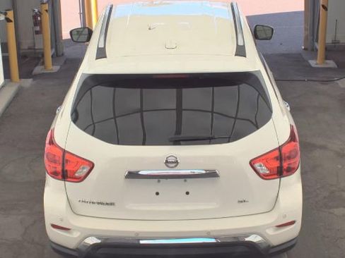 Used 2020 Nissan Pathfinder SL image 4