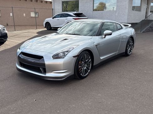 Used 2009 Nissan GT-R Premium image 3