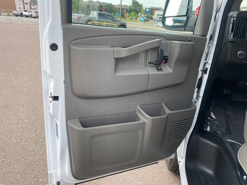 Used 2025 Chevrolet Express 3500 LT w/ LT Preferred Equipment Group RWD image 9