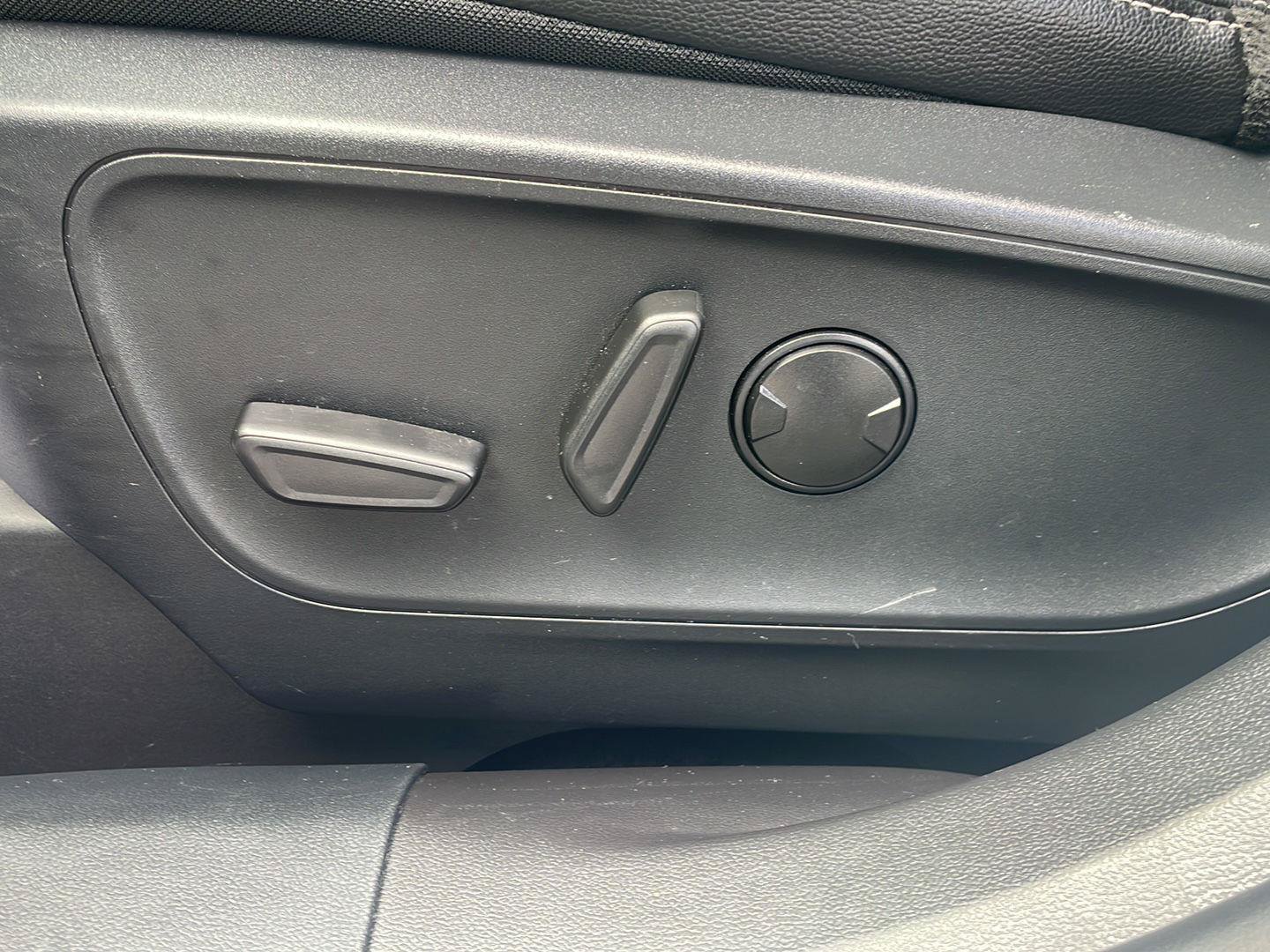 Used 2026 Ford Escape SE w/ PHEV Premium Package FWD image 10