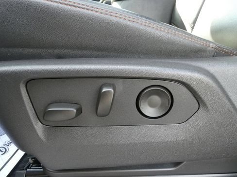 Used 2025 GMC Sierra 1500 AT4 w/ AT4 Premium Package AWD/4WD image 26
