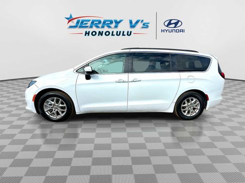 Used 2021 Chrysler Voyager Lxi image 5