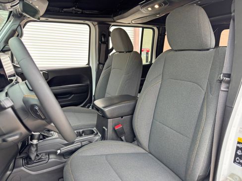 Used 2024 Jeep Wrangler Unlimited AWD/4WD image 37