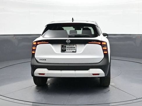 Used 2025 Nissan Kicks SV FWD image 6