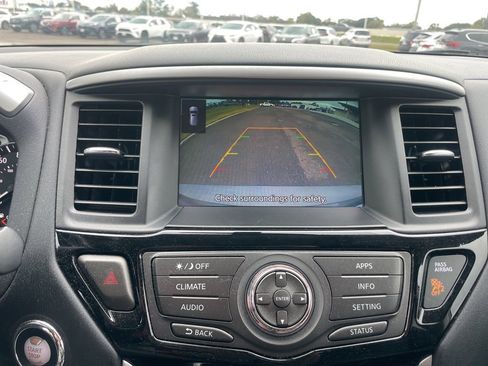 Used 2020 Nissan Pathfinder SV image 19