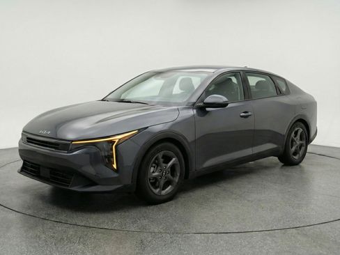 Used 2025 Kia K4 FWD image 3