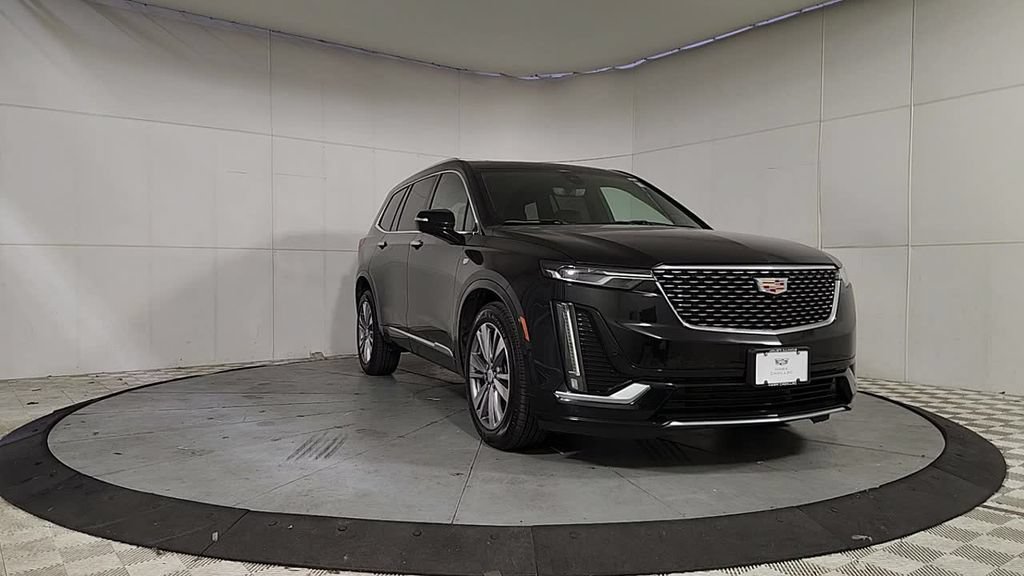 Used 2024 Cadillac XT6 Premium Luxury w/ Technology Package AWD/4WD image 2