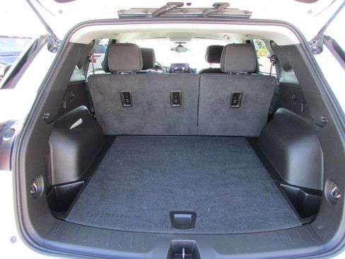 Used 2025 Chevrolet Blazer LT FWD image 31