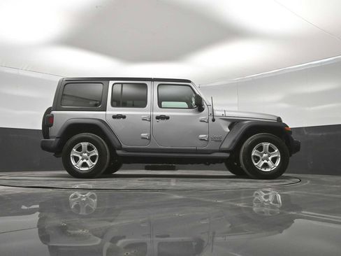 Used 2018 Jeep Wrangler Unlimited Sport S AWD/4WD image 39