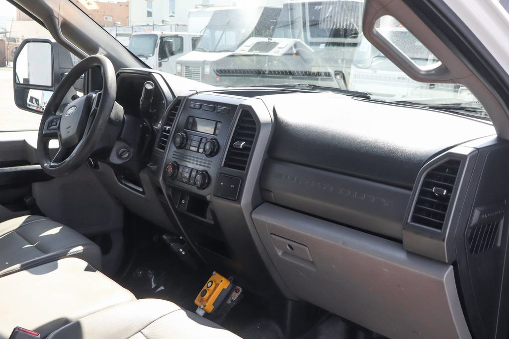Used 2017 Ford F550 2WD Regular Cab Super Duty image 29