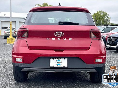 Used 2022 Hyundai Venue Limited w/ Cargo Package FWD image 4