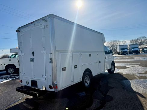 Used 2016 Chevrolet Express 3500 w/ Chrome Appearance Package image 5