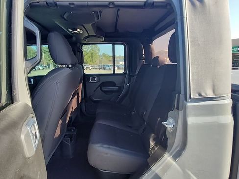 Used 2022 Jeep Gladiator Willys image 22