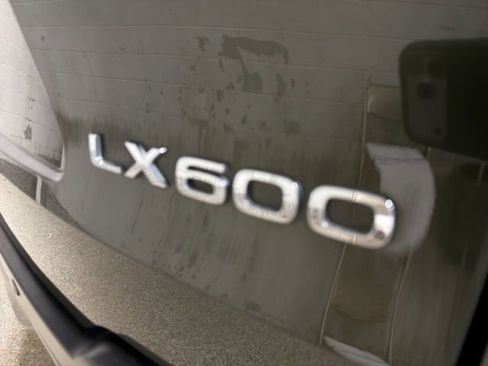 Used 2023 Lexus LX 600 4WD w/ Accessory Package (Z1) image 29