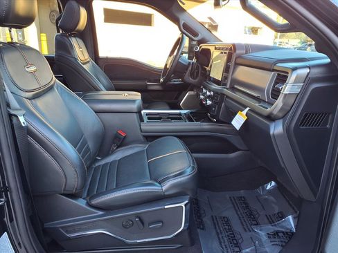 Used 2024 Ford F250 Platinum image 10