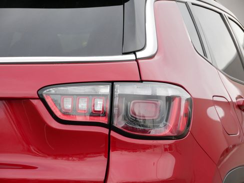 Used 2025 Jeep Compass Limited image 17