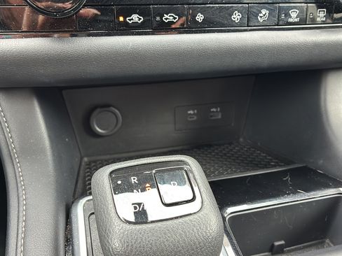Used 2025 Nissan Pathfinder SV FWD image 30