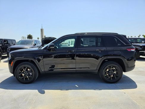 New 2026 Jeep Grand Cherokee Altitude RWD image 4