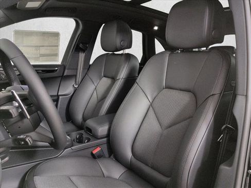 New 2026 Porsche Macan AWD/4WD image 6