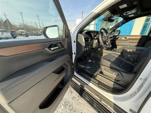 Used 2026 GMC Yukon Denali w/ Denali Reserve Package image 11