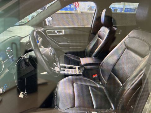 Used 2020 Ford Explorer XLT w/ Equipment Group 202A image 10