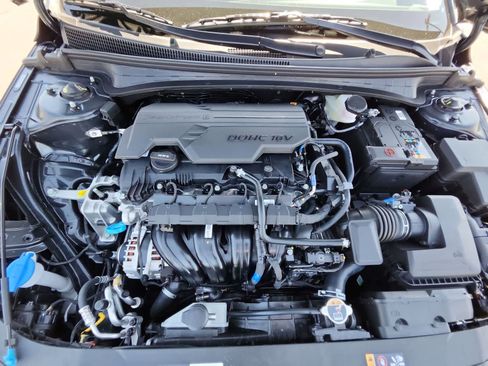 Certified 2025 Hyundai Elantra Sport image 13