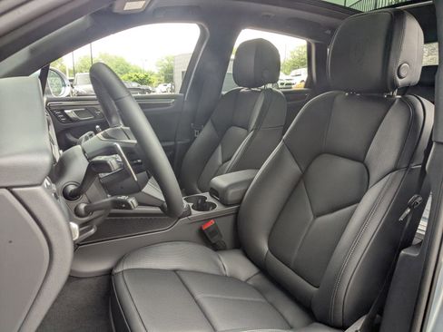 Used 2025 Porsche Macan image 5