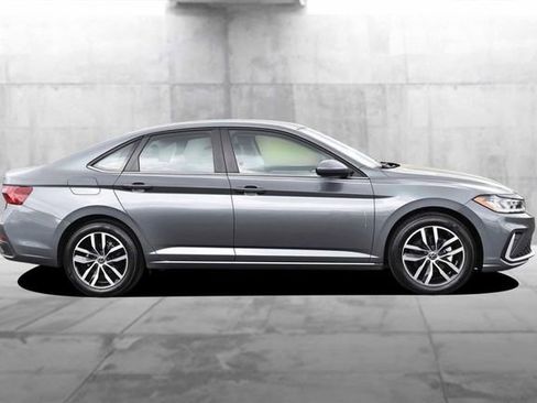 Used 2025 Volkswagen Jetta SE FWD image 5
