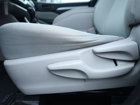 Used 2019 Toyota Highlander LE image 24